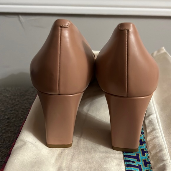 Authentic like new in box Tory Burch blush pink pumps size 7.5 - Picture 5 of 7